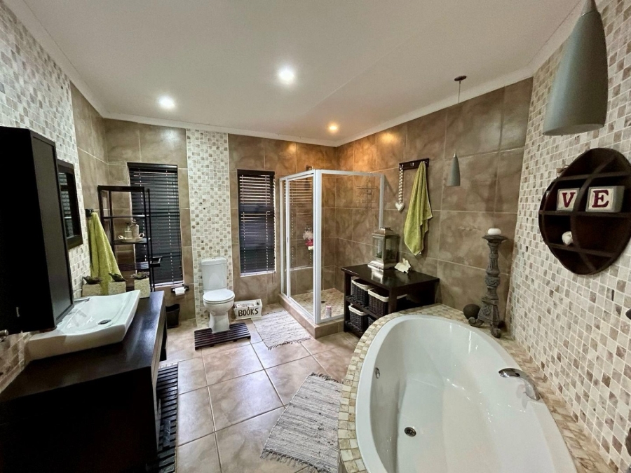 5 Bedroom Property for Sale in Cashan North West